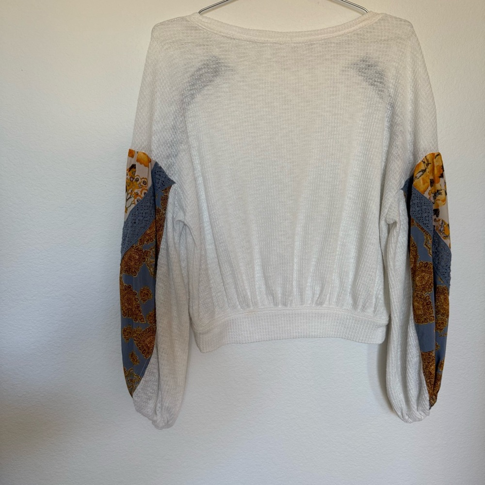 Free People Casual Clash White and Blue Patchwork Sleeve Sweater Top Size XS - Picture 7 of 7
